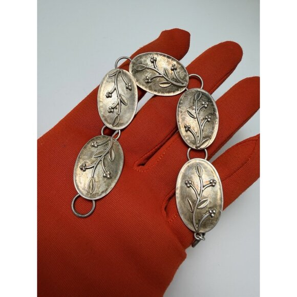 German Silver 800 Handarbeit Floral Oval Panel BraceletSize Stamped 800